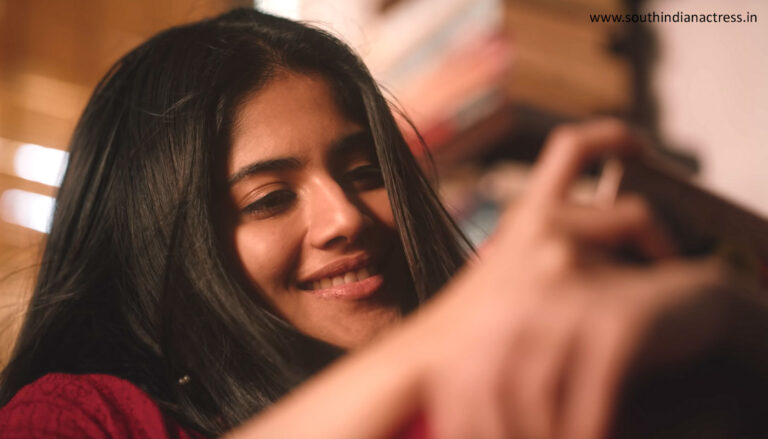Megha Akash in Oru Chance Kudu song