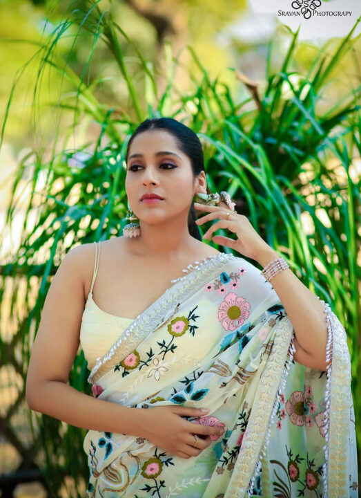 Rashmi Gautam in saree photos