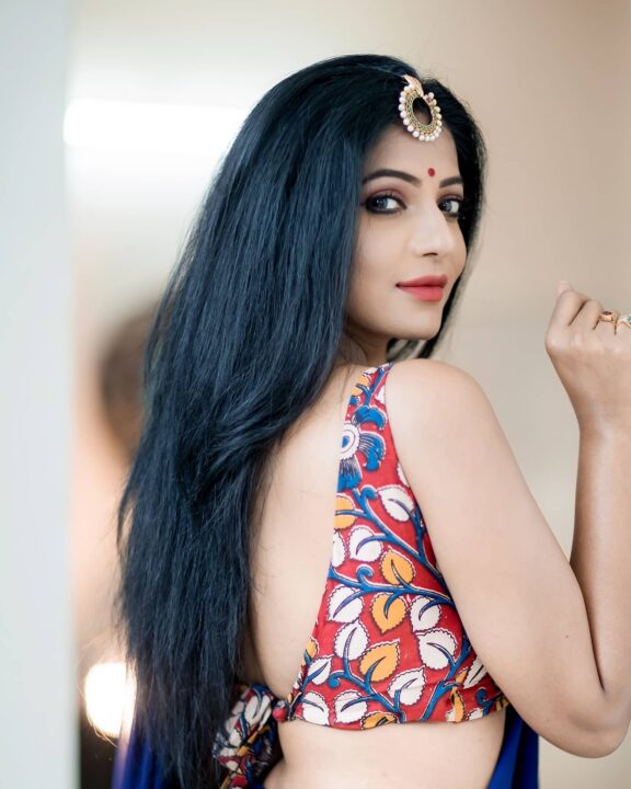 Reshma Pasupuleti hot photos in saree