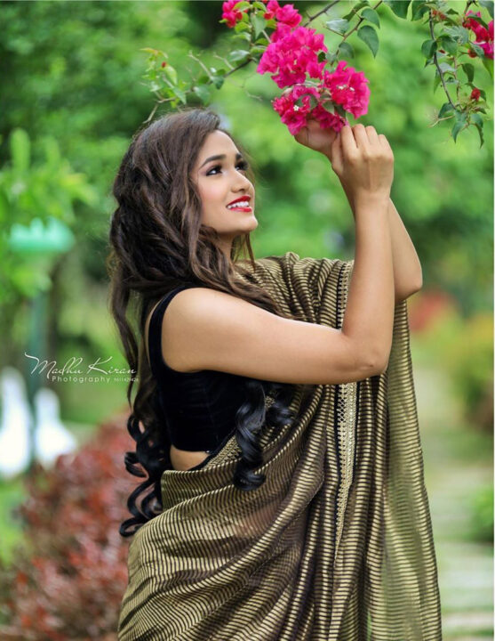 Kannada actress Reeshma Nanaiah latest stills in saree