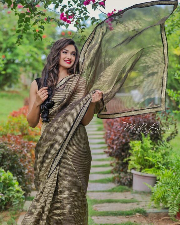 Kannada actress Reeshma Nanaiah latest stills in saree