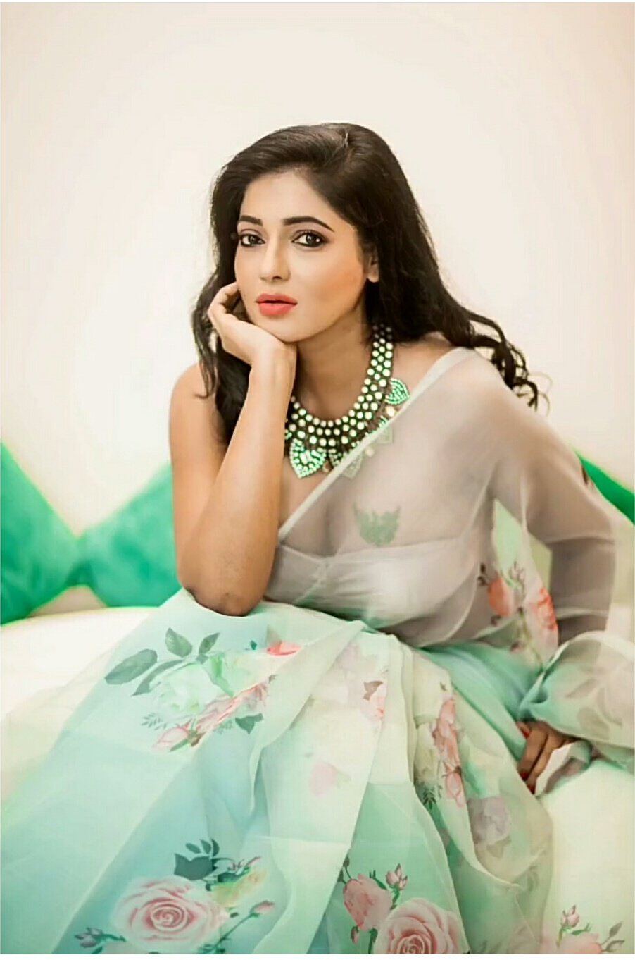 Reshma Pasupuleti stills in organza sarees image