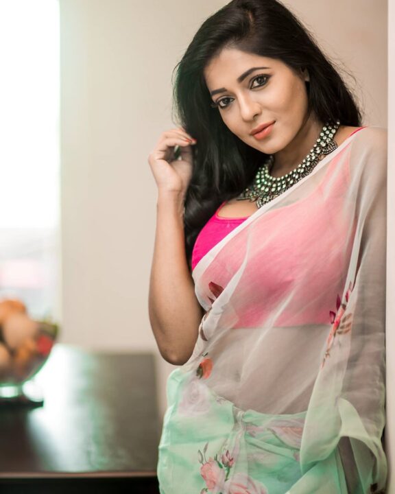 Reshma Pasupuleti stills in organza sarees