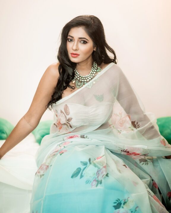 Reshma Pasupuleti stills in organza sarees