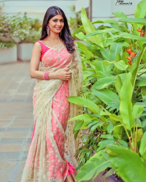 Aditi Prabhudeva hot pics in ethnic saree