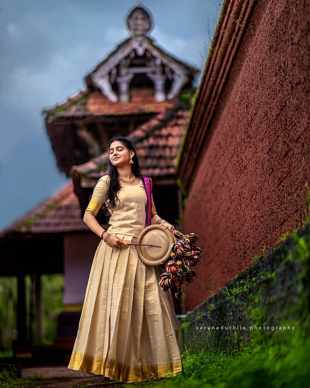 kerala #girl #photography #photoshoot #ideas #village #nadanpennu#culture # traditional #nature #kalvilakku | Onam outfits, Kerala saree blouse  designs, Set saree
