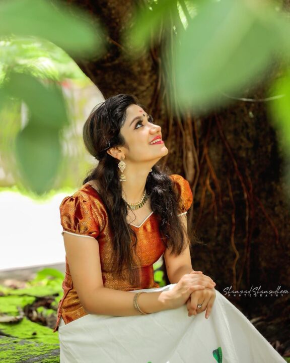 Kerala actress Jasnya Jayadeesh photos