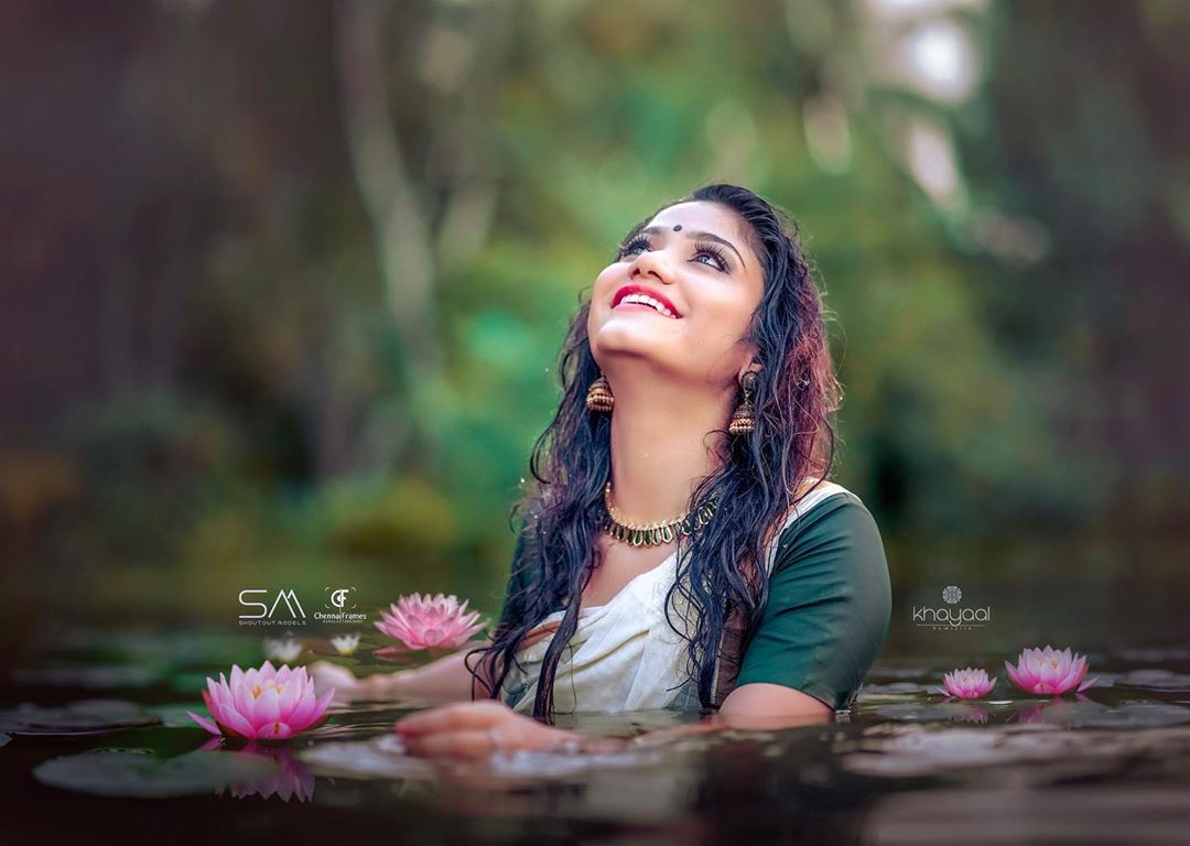 Kerala actress Jasnya Jayadeesh photos