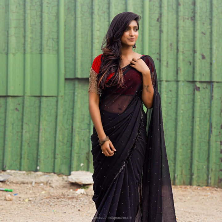 Tollywood actress Sasitha Kona hot navel still in saree