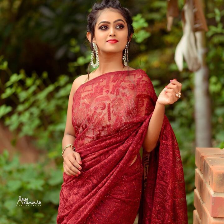 Kannada model Sonu Surabhi in red saree pics