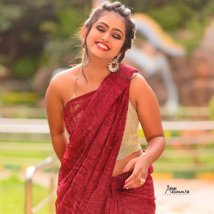 Kannada model Sonu Surabhi in red saree pics