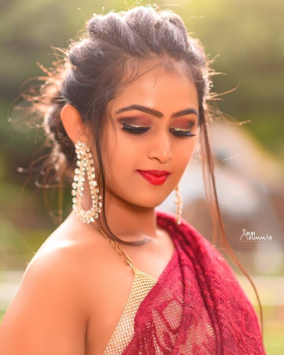 Kannada model Sonu Surabhi in red saree pics