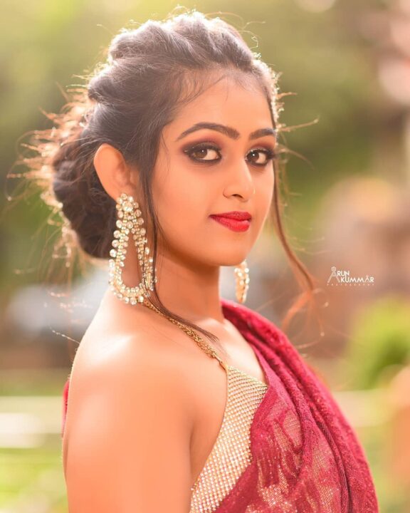 Kannada model Sonu Surabhi in red saree pics