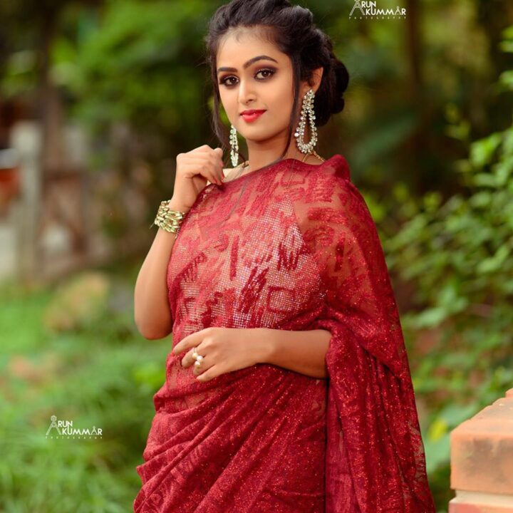 Kannada model Sonu Surabhi in red saree pics