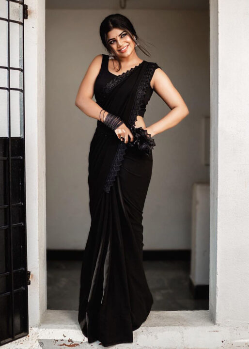 Suju Vasan beautiful photos in black saree