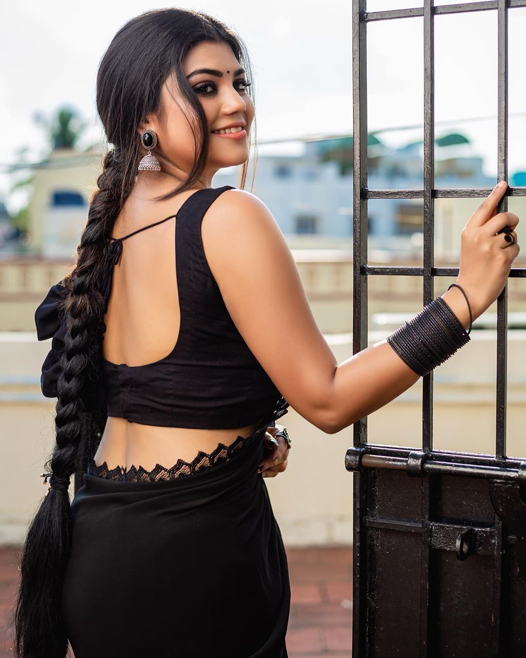 Suju Vasan beautiful photos in black saree