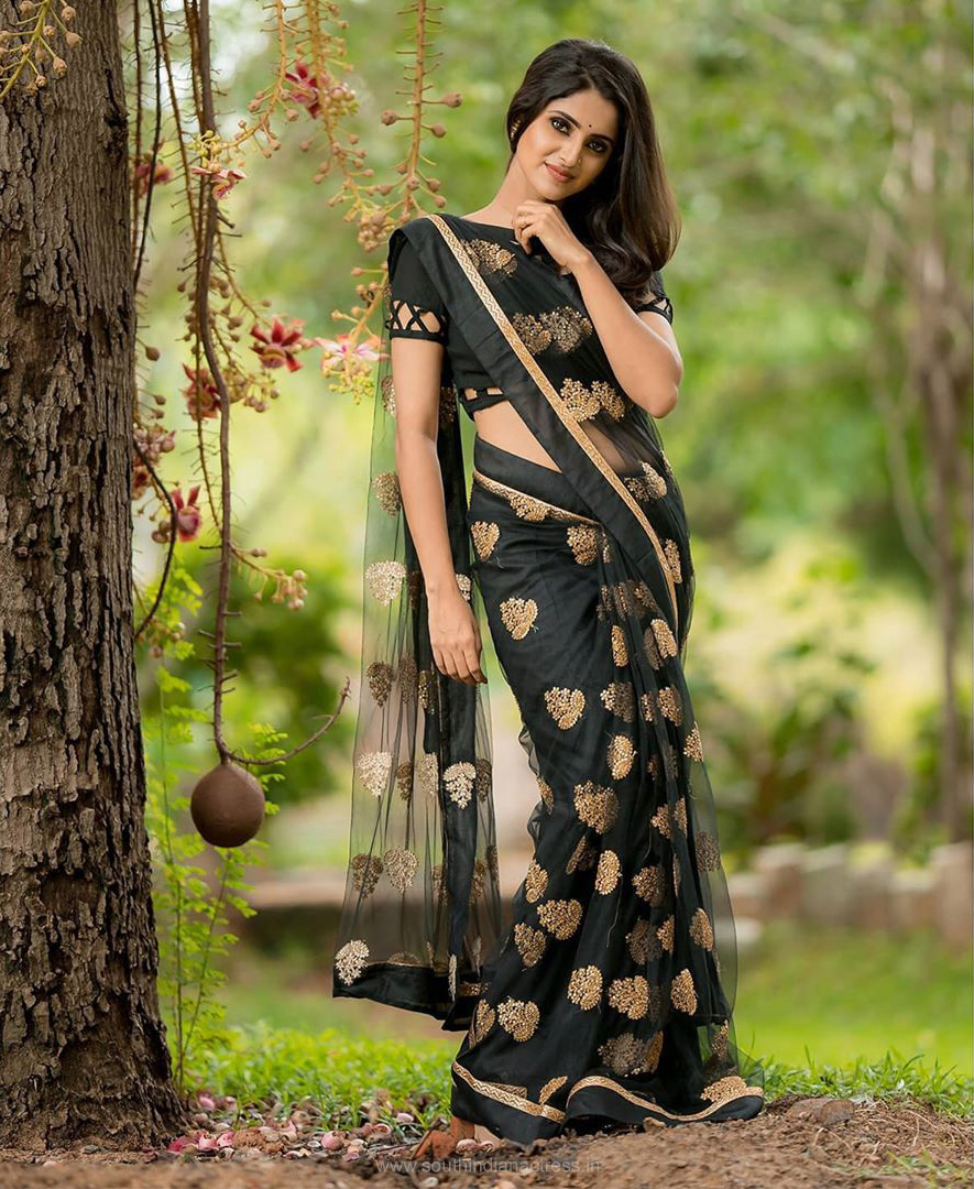 Actress Ayesha beautiful stills in black saree - South Indian Actress