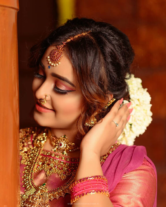 Dhanu Shree in traditional style photoshoot