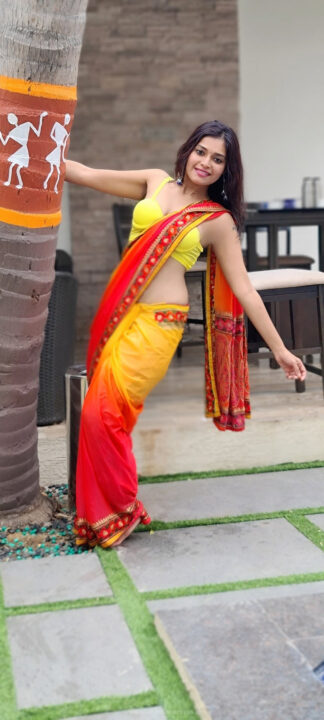 Dharsha Gupta hot pics saree