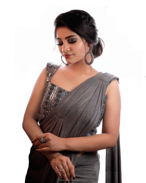 Malavika Sreenath photoshoot stills in saree