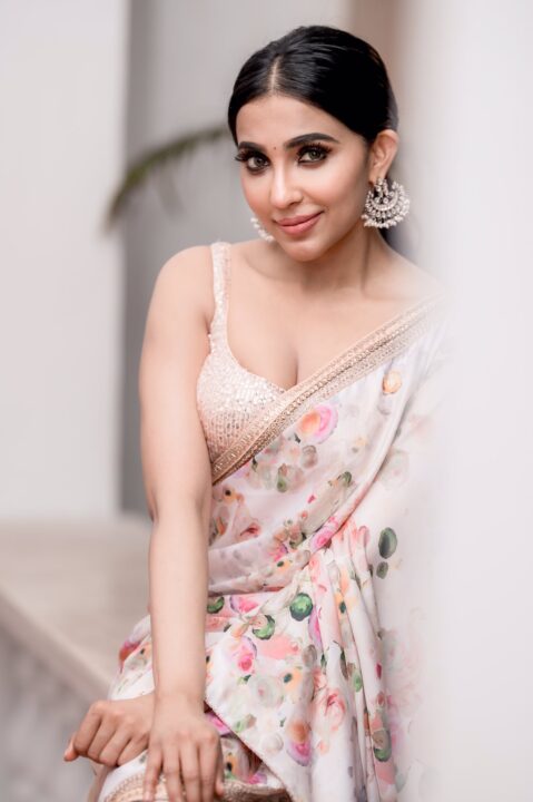 Parvati Nair hot stills in floral saree