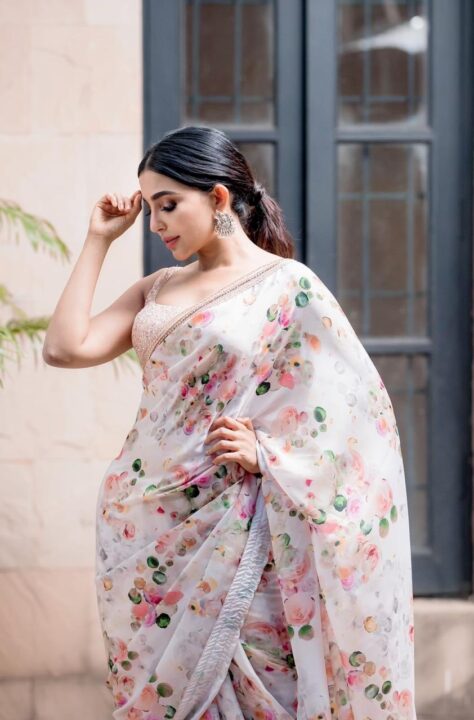 Parvati Nair hot stills in floral saree