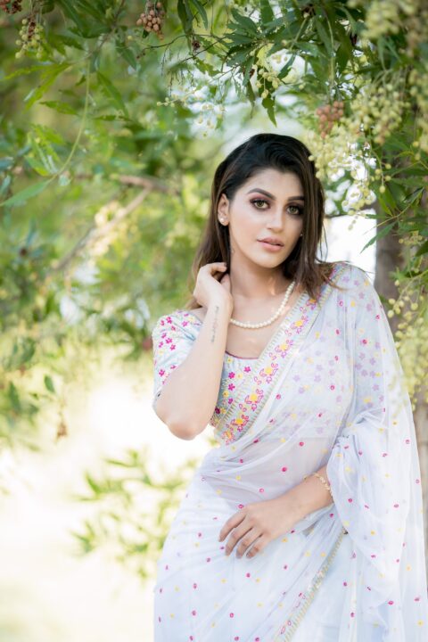 Yashika Aannand in saree photos