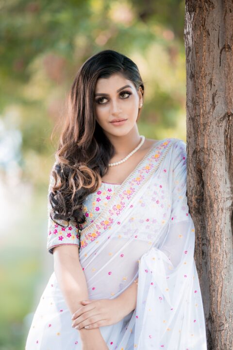 Yashika Aannand in saree photos