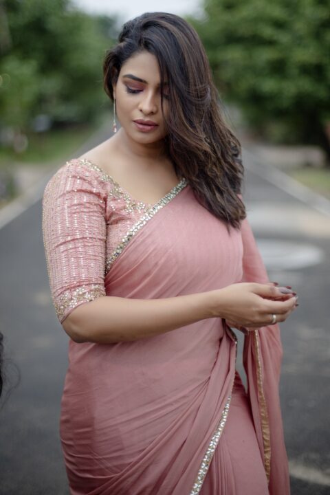 VJ Maheswari Chanakyan in peach colour saree photos