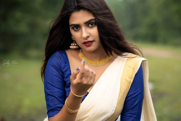 Parvathy Arun photoshoot stills in Kerala Saree