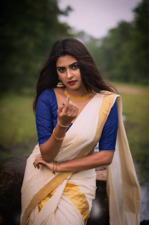 Parvathy Arun photoshoot stills in Kerala Saree