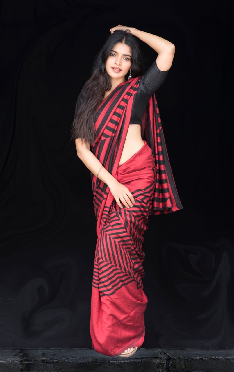 Sanchita Shetty shows her hot curves wearing saree