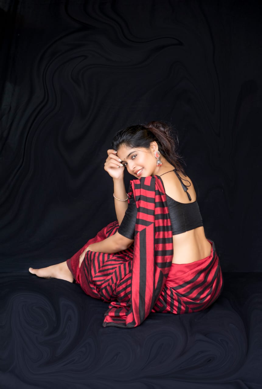 Sanchita Shetty shows her hot curves wearing saree