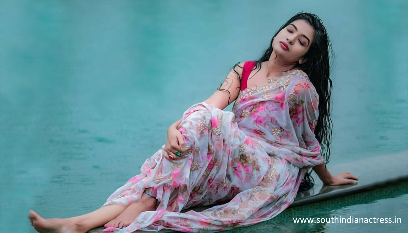 Malayalam actress Monisha Arshak saree stills in rain