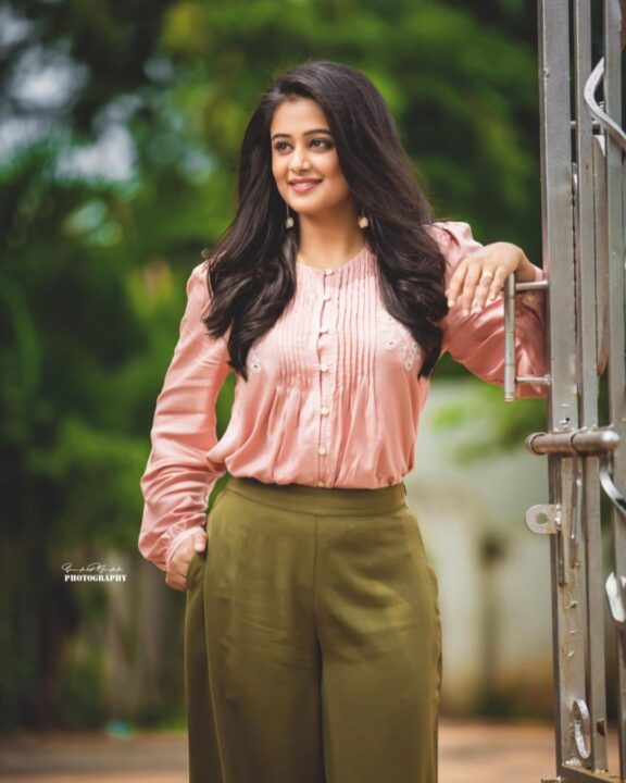 Priyamani to play investigative officer in Cyanide