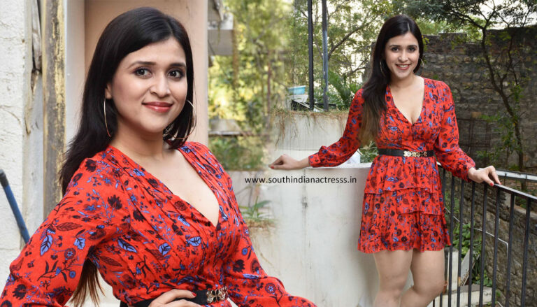 Mannara Chopra at the Hi-Life Exhibition launch