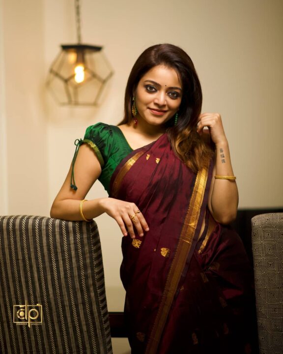 Janani Iyer in Kanchipuram silk saree photos