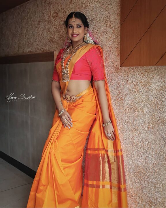 Sadhika Venugopal navel photos in wedding saree
