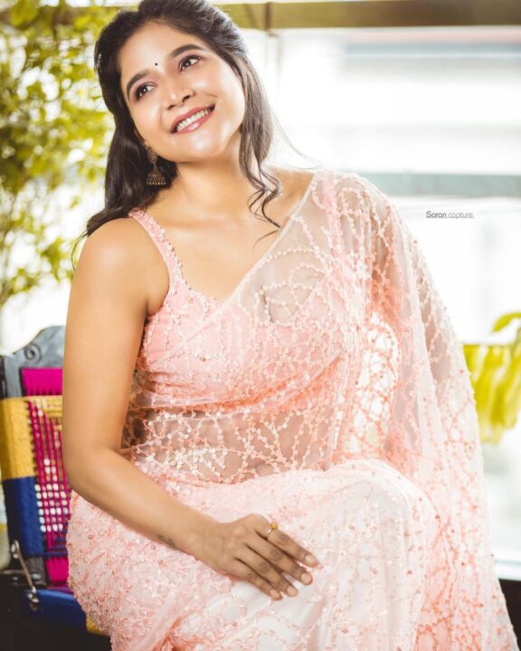 Sakshi Agarwal hot navel photos in saree