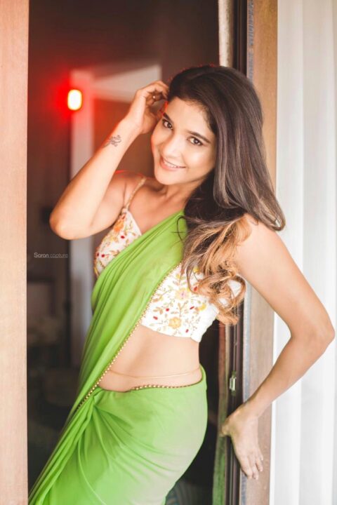 Sakshi Agarwal hot navel photos in saree