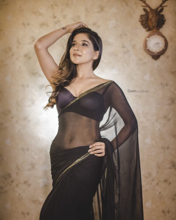 Sakshi Agarwal hot navel photos in saree