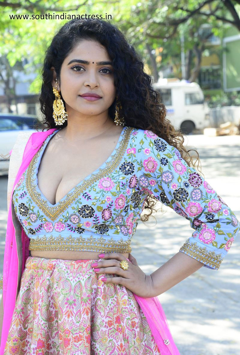 Sonakshi Verma hot cleavage stills at Kalasa Movie Opening