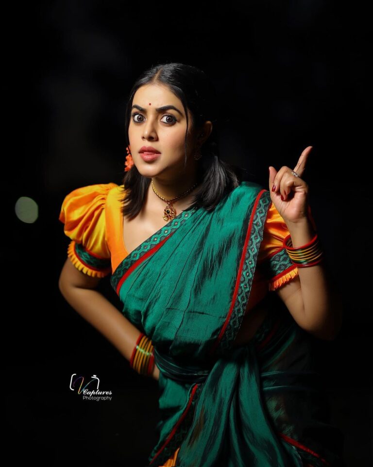 Shamna Kasim in half saree candid photos - South Indian Actress