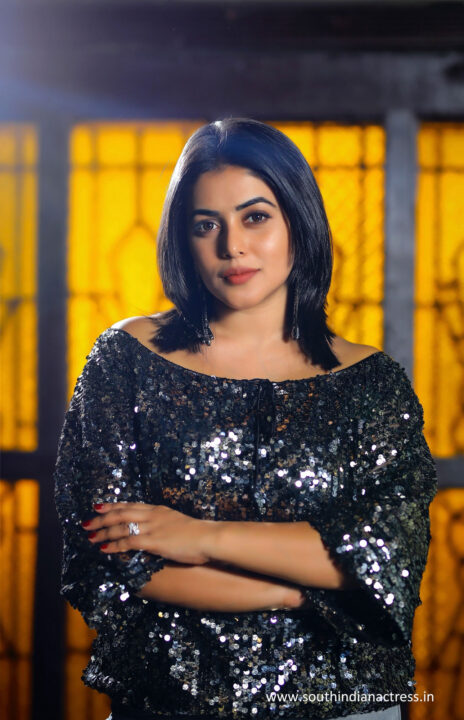 Shamna Kasim aka Poorna stills from Back Door Movie