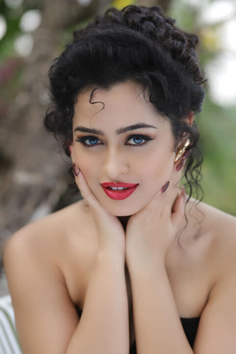 Apsara Rani photoshoot replicating Marilyn Monroe