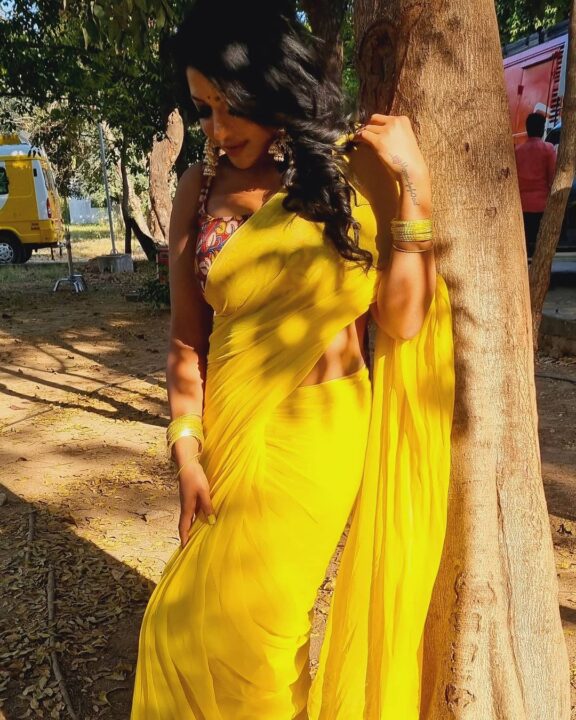 Reshma Pasupuleti hot stills in yellow saree