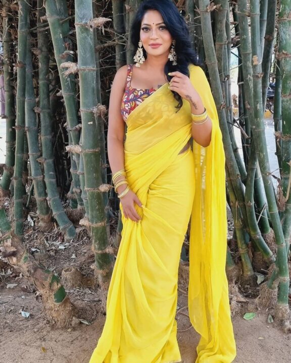 Reshma Pasupuleti hot stills in yellow saree