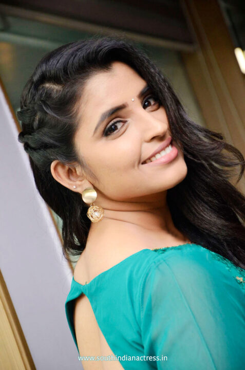 Anchor Syamala Latest Glamour Stills in Teal Blue Slit Dress