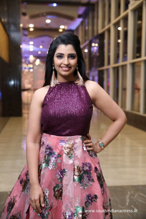 Anchor Syamala stills at Roberrt Movie Pre-Release