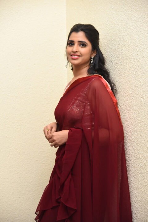 Anchor Syamala in saree stills at Thellavarithe Guruvaram Pre Release